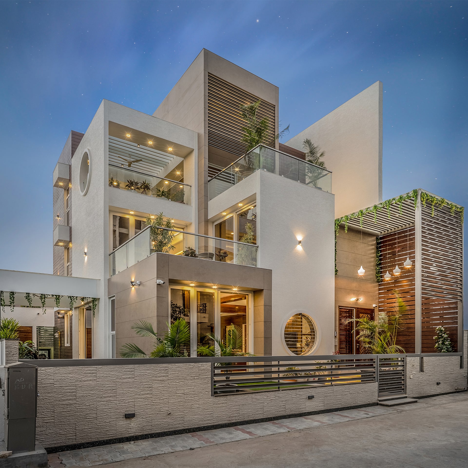 1.-STEPPED-CUBE-HOUSE-min